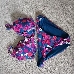 Birdsong Midnight Poppy Ruched bikini, EUC - worn once. Top= 34H Bottom= Size 11